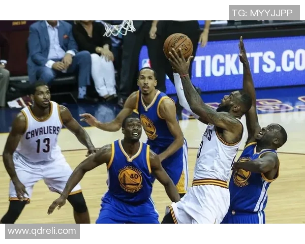 洛杉矶球队对抗白帽队标的精彩对决与战术分析